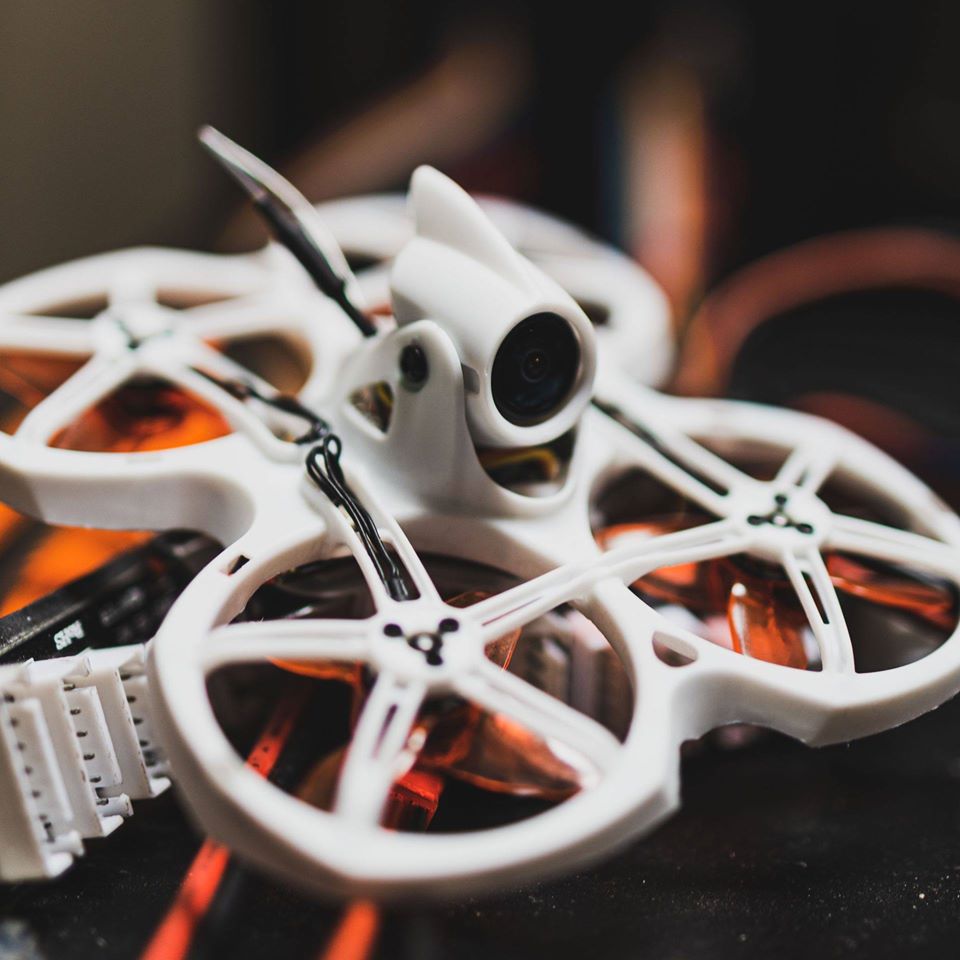 طقم الطائرة بدون طيار للسباق م - مراجعة Drone Kit Racing وسعره